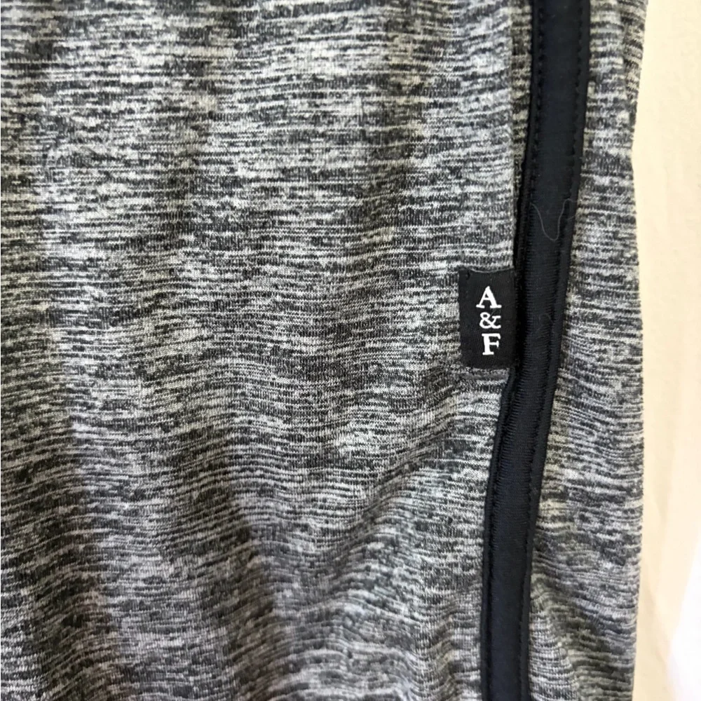 Abercrombie Kids Gray Athletic Shorts size 5/6
